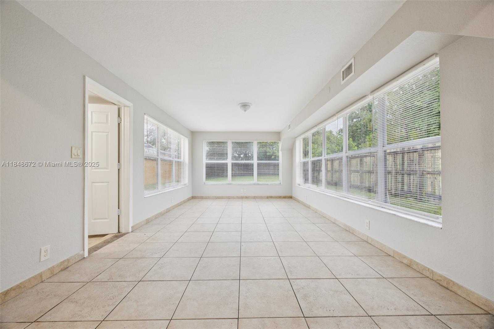 Small Image of 2651 ADAMS ST, Hollywood Number 13
