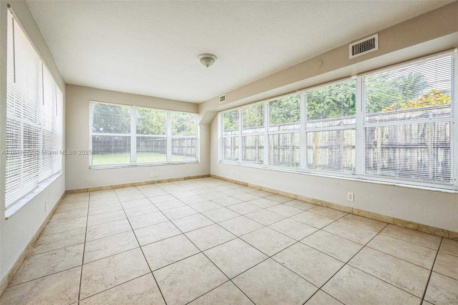 Small Image of 2651 ADAMS ST, Hollywood Number 14