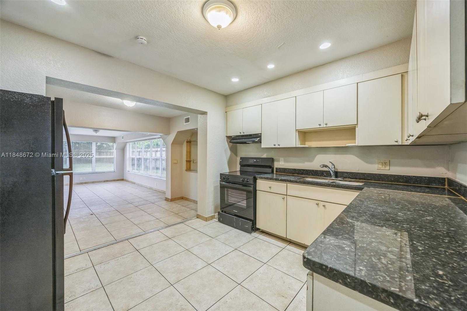 Small Image of 2651 ADAMS ST, Hollywood Number 3