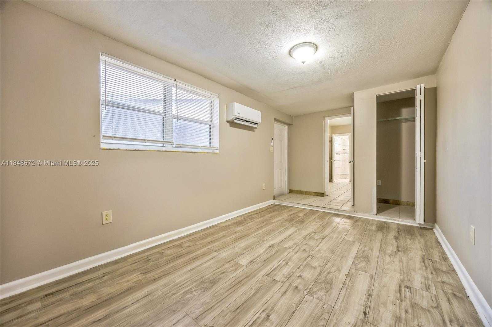 Small Image of 2651 ADAMS ST, Hollywood Number 7