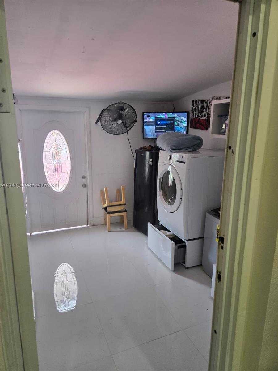 Small Image of 16242 SW 304th Terrace, Homestead, FL 33033, USA Number 14