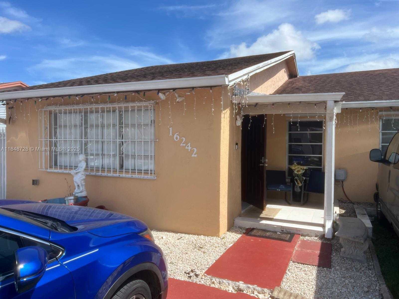 Small Image of 16242 SW 304th Terrace, Homestead, FL 33033, USA Number 2