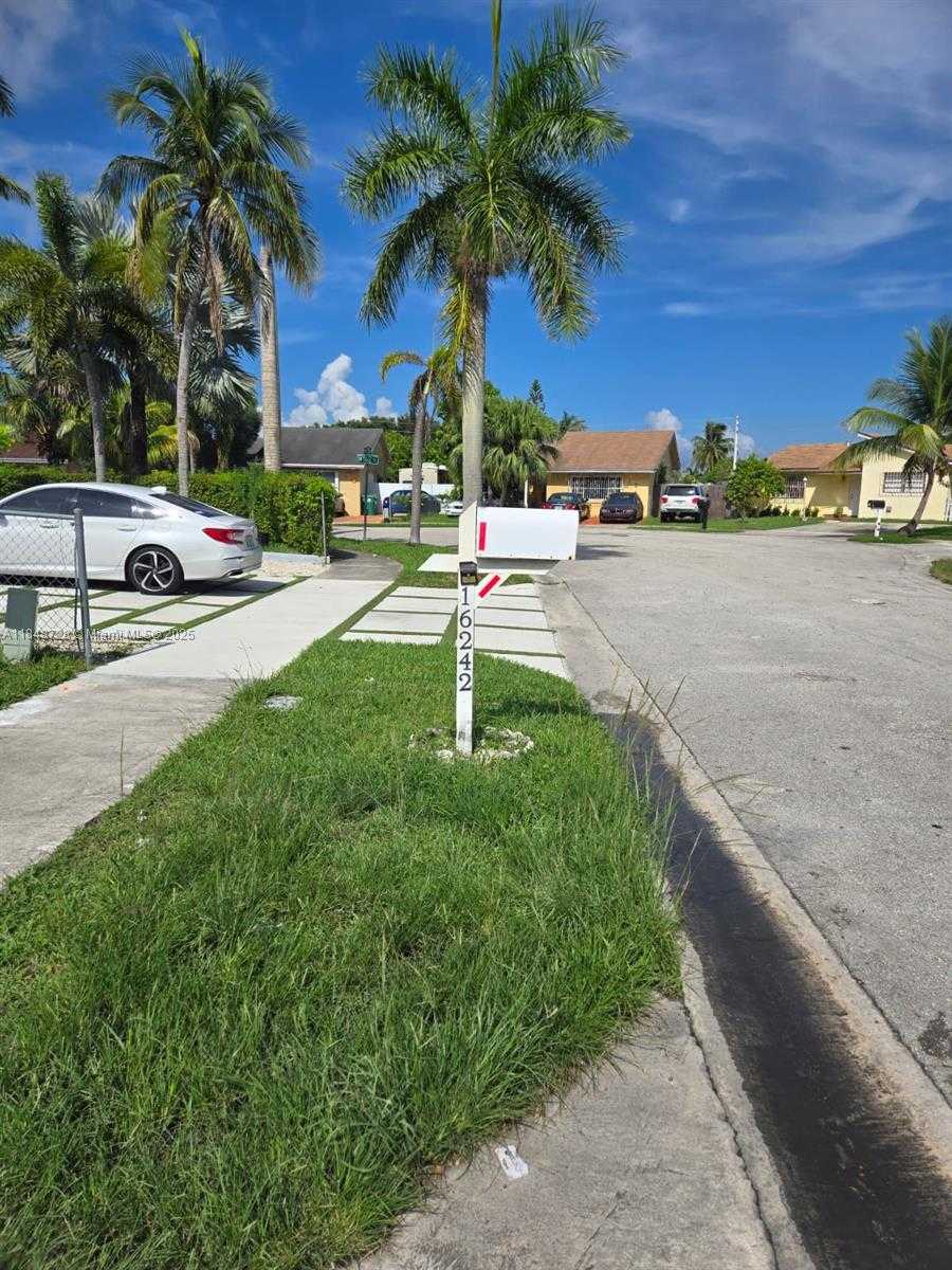 Small Image of 16242 SW 304th Terrace, Homestead, FL 33033, USA Number 25