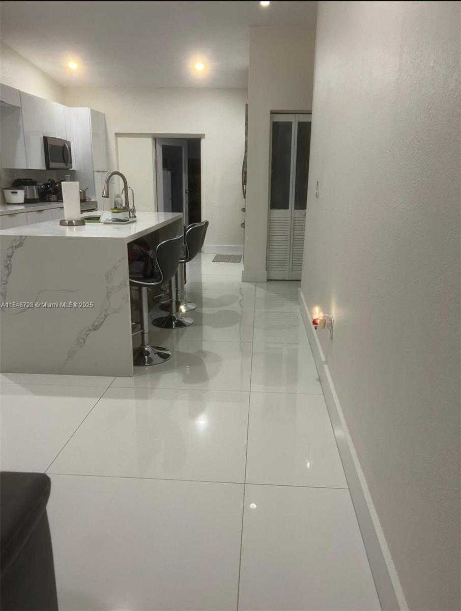 Small Image of 16242 SW 304th Terrace, Homestead, FL 33033, USA Number 4