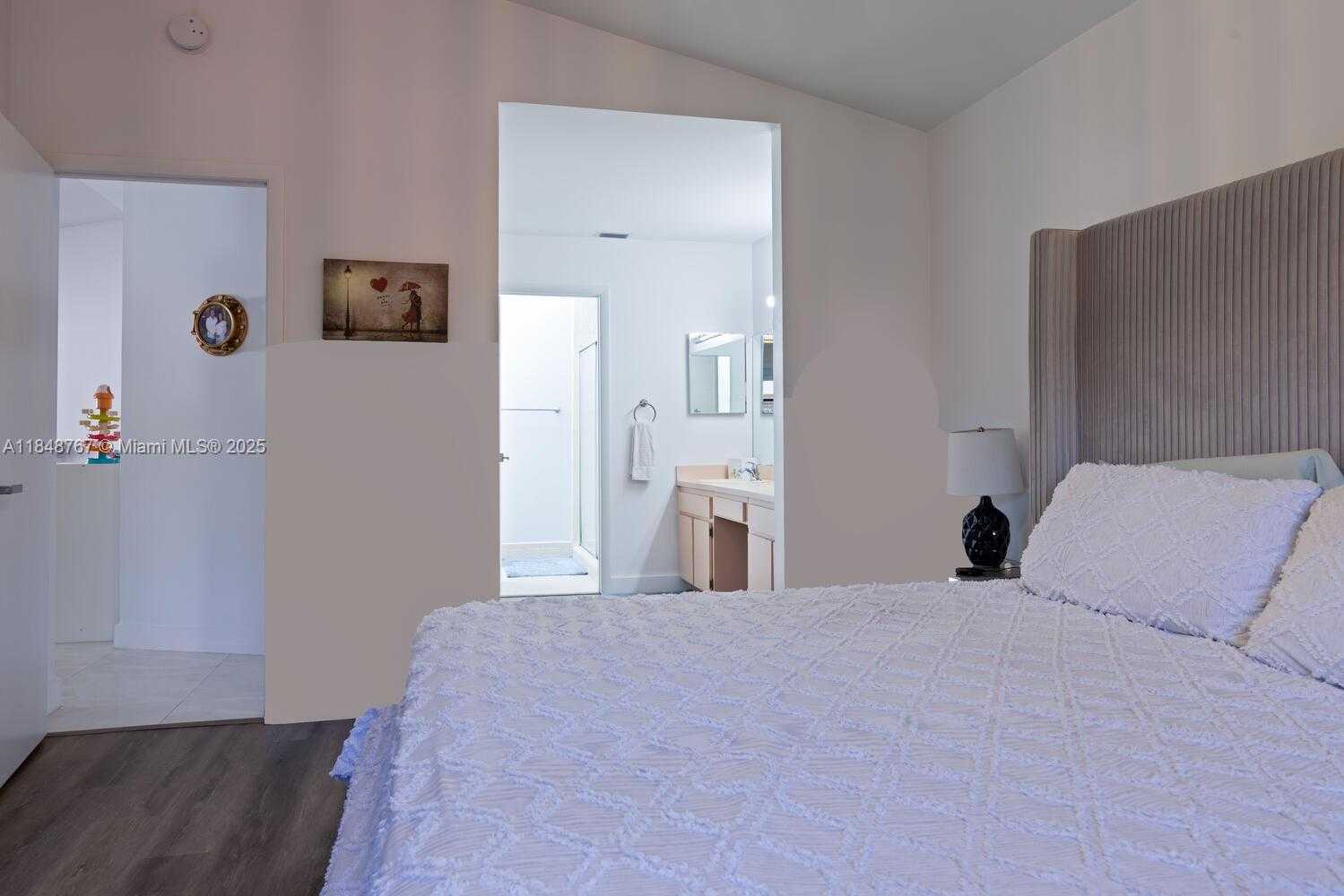 Small Image of 15060 NORFOLK LN, Davie Number 10