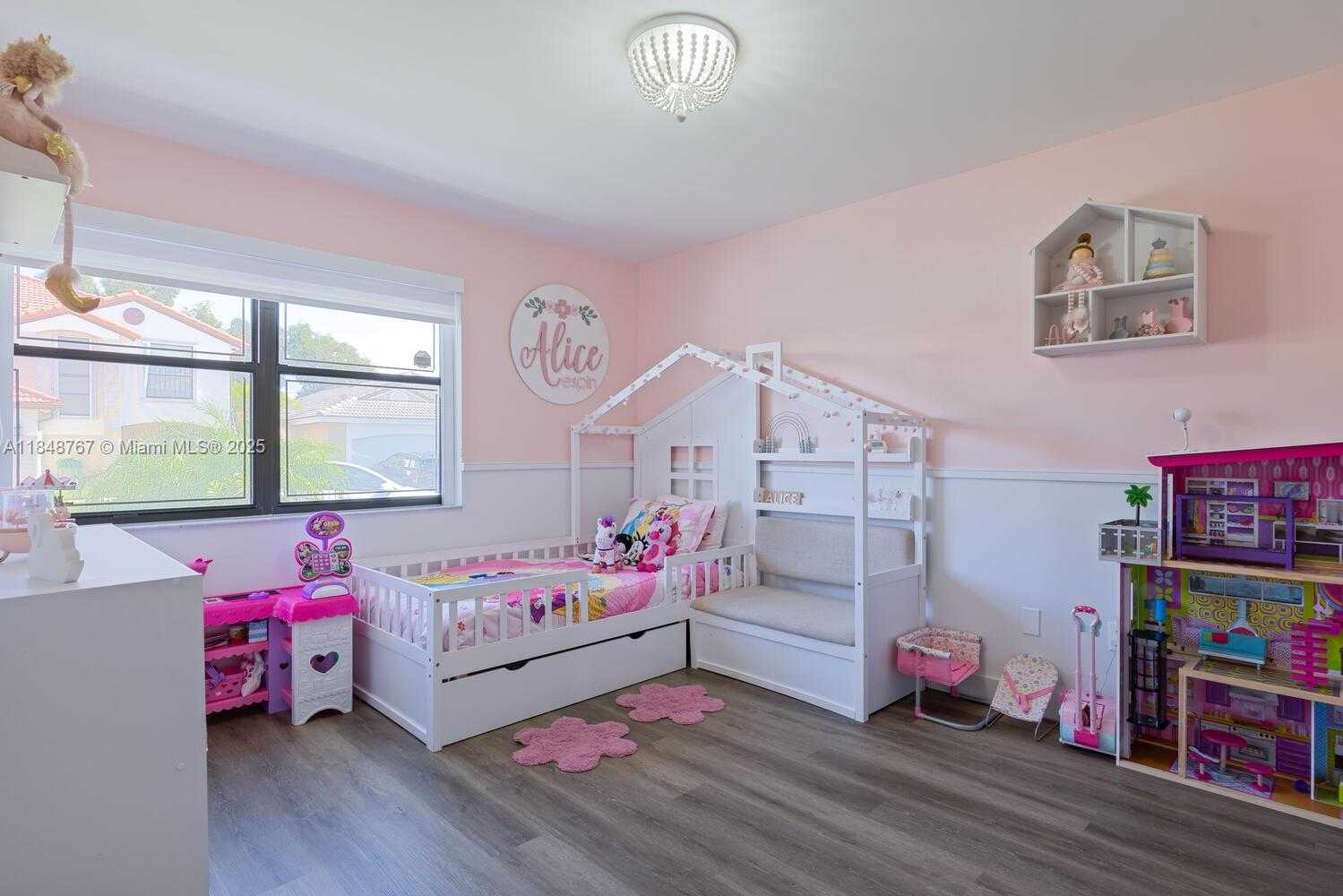 Small Image of 15060 NORFOLK LN, Davie Number 13