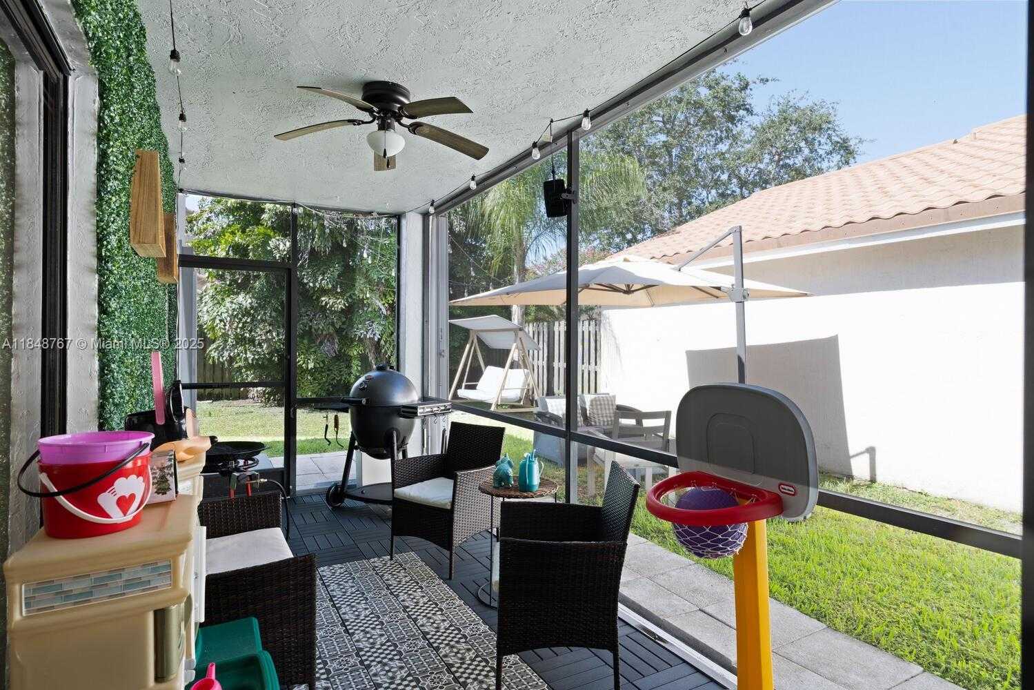 Small Image of 15060 NORFOLK LN, Davie Number 16