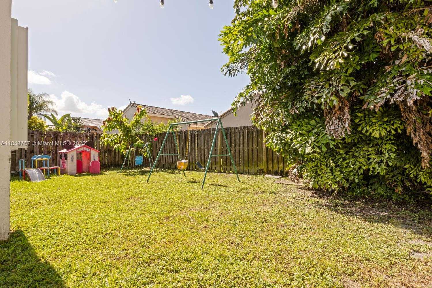 Small Image of 15060 NORFOLK LN, Davie Number 18