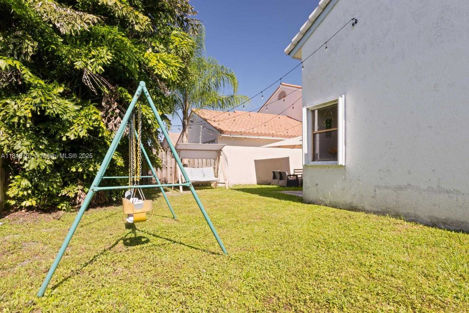 Small Image of 15060 NORFOLK LN, Davie Number 19