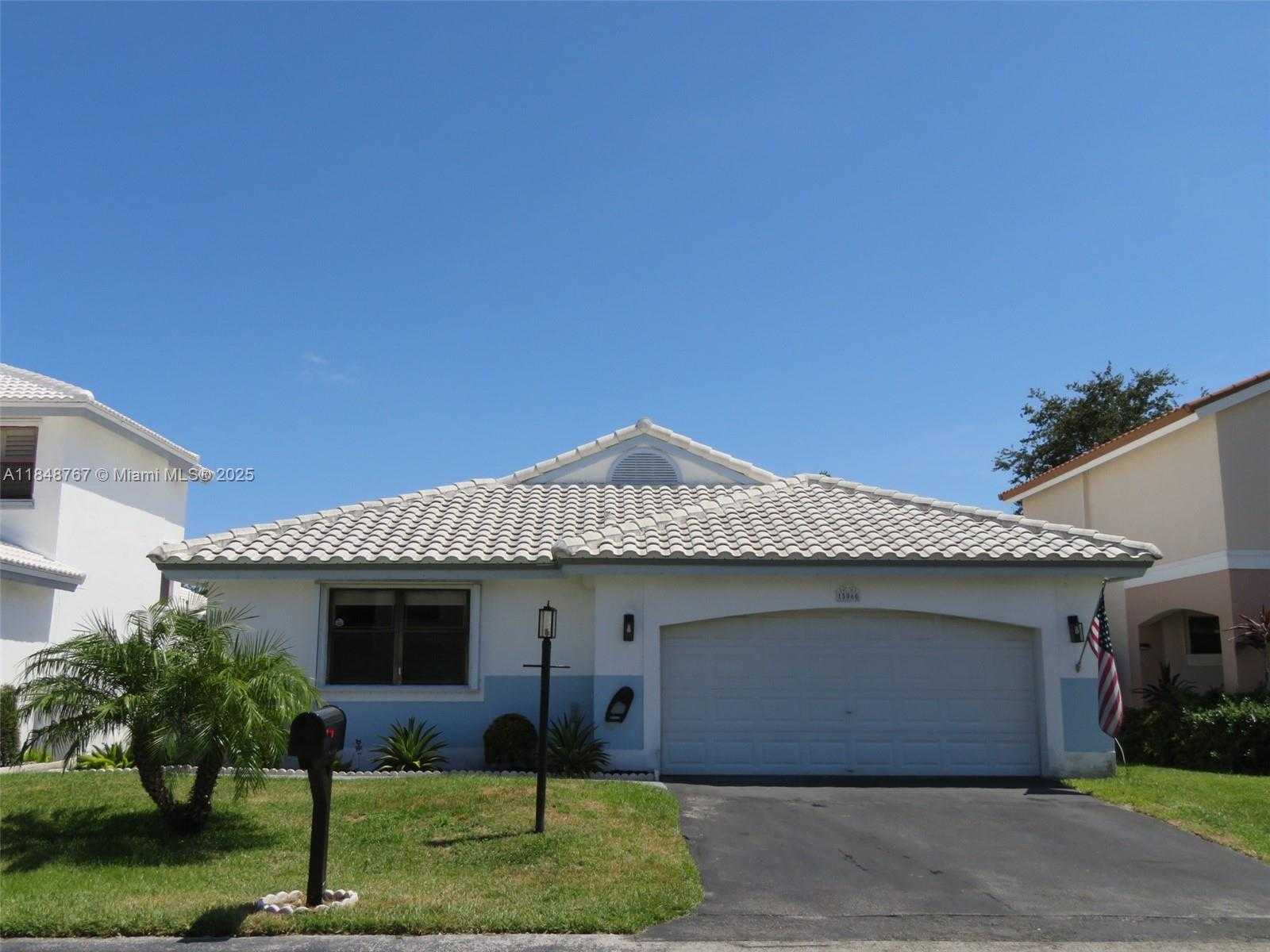 Small Image of 15060 NORFOLK LN, Davie Number 2
