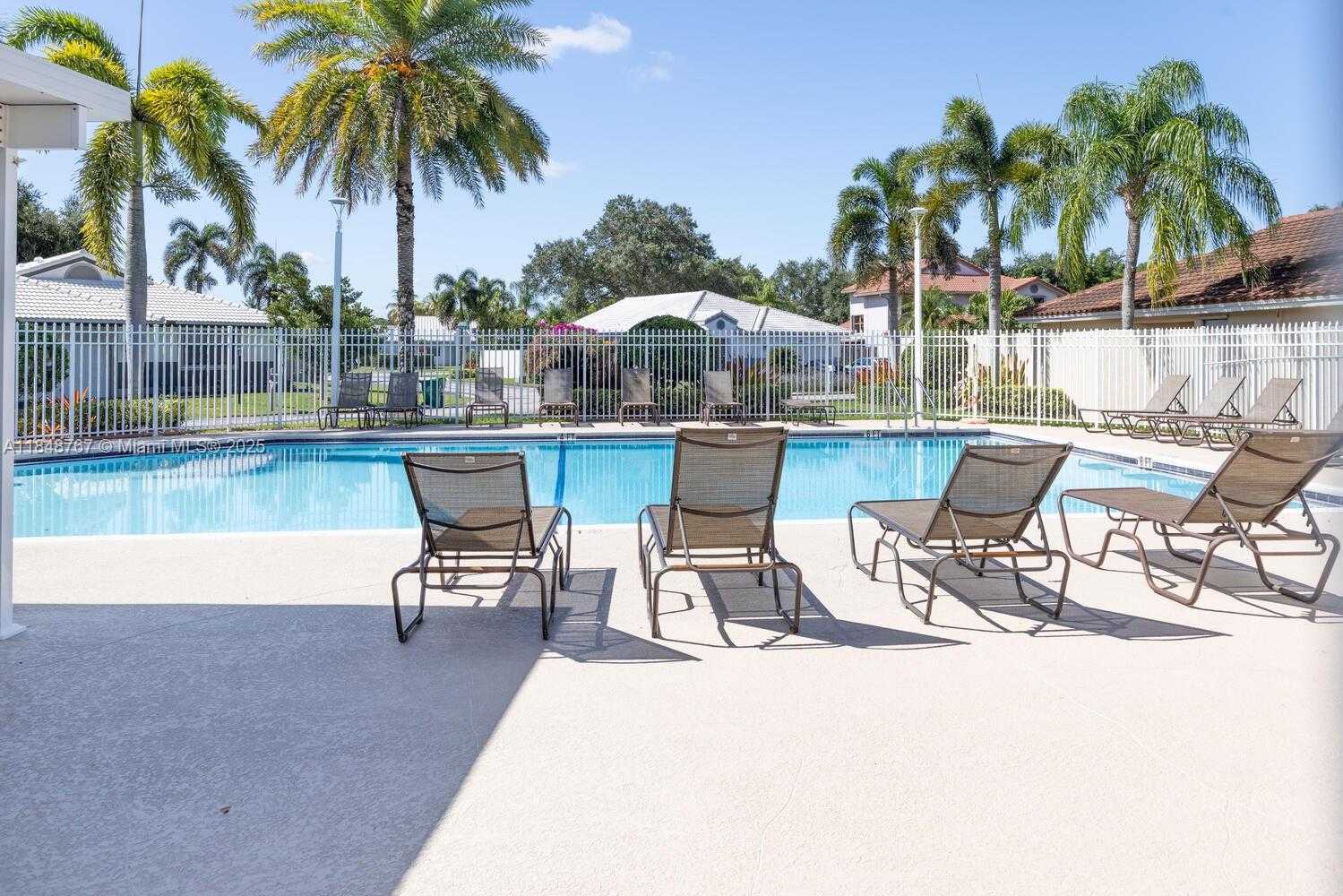 Small Image of 15060 NORFOLK LN, Davie Number 21
