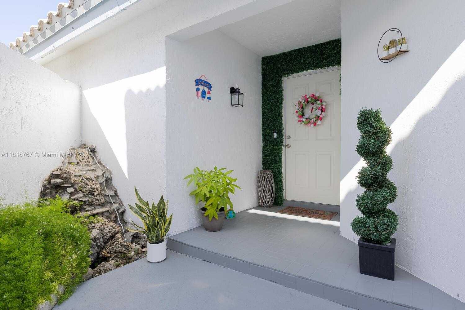 Small Image of 15060 NORFOLK LN, Davie Number 3