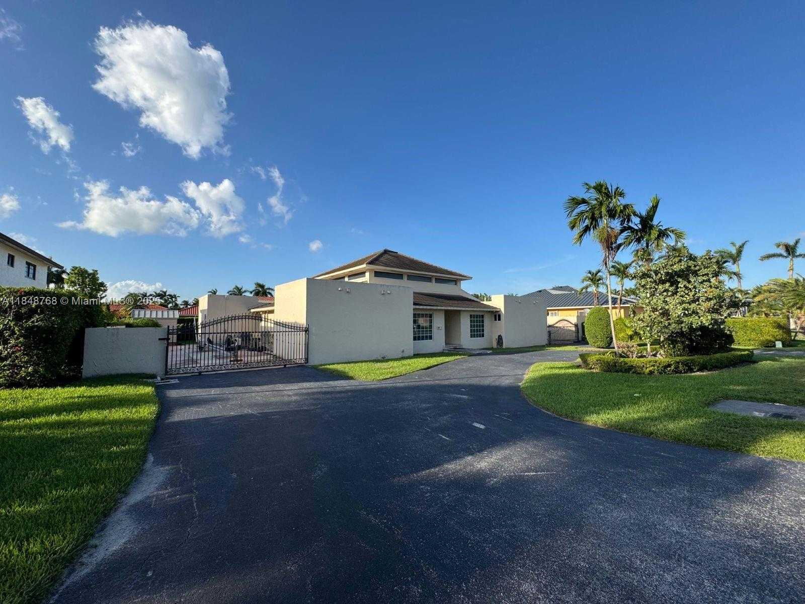 Small Image of 9931 NORTH WEST 130TH ST, Hialeah Gardens Number 3