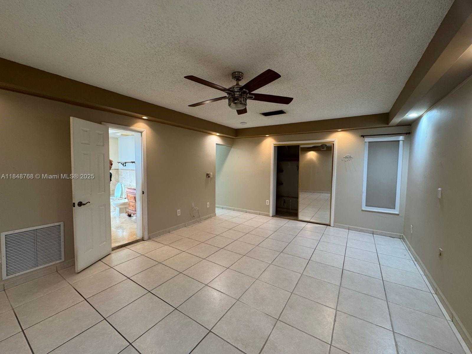 Small Image of 9931 NORTH WEST 130TH ST, Hialeah Gardens Number 34