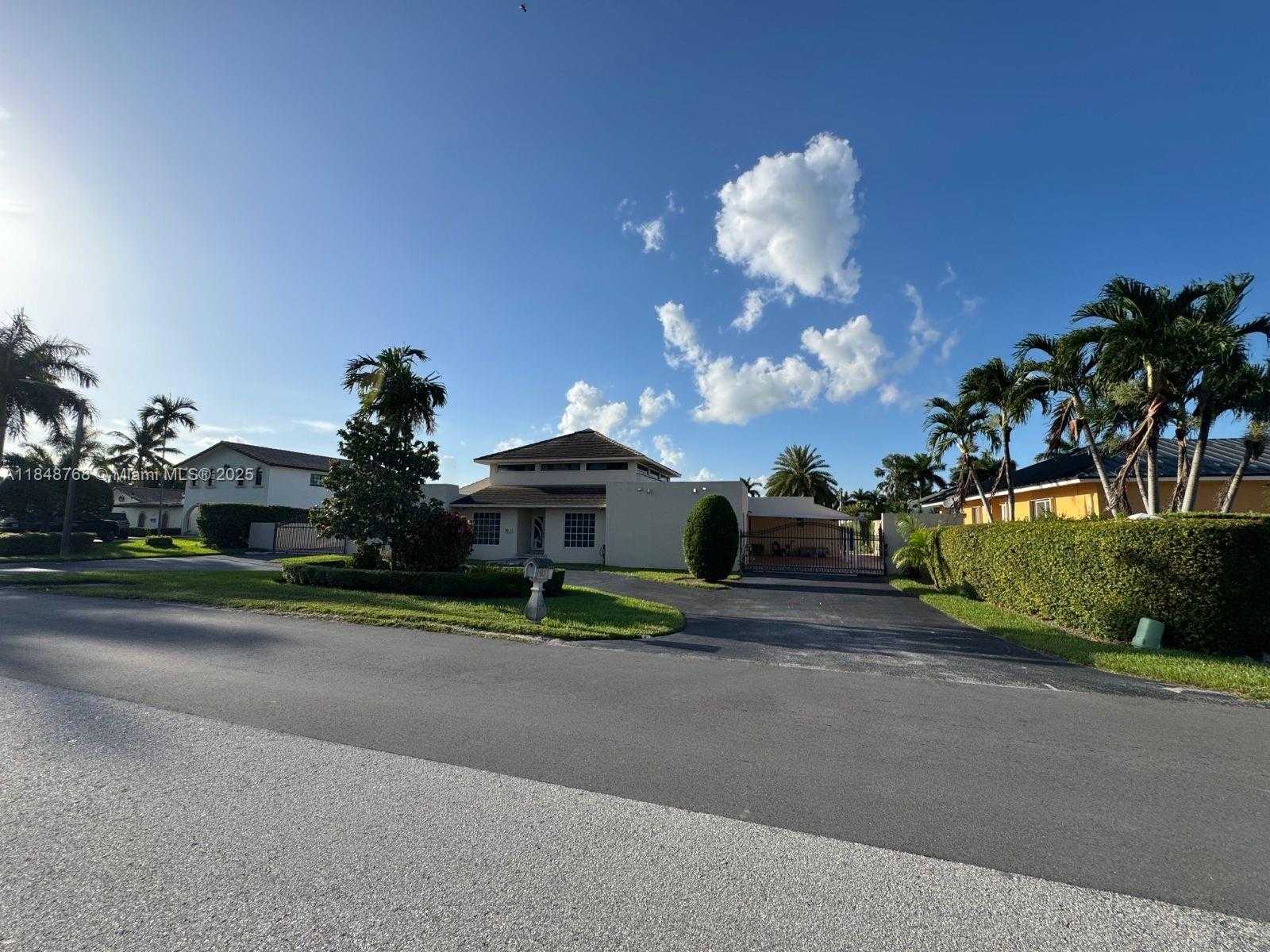 Small Image of 9931 NORTH WEST 130TH ST, Hialeah Gardens Number 4