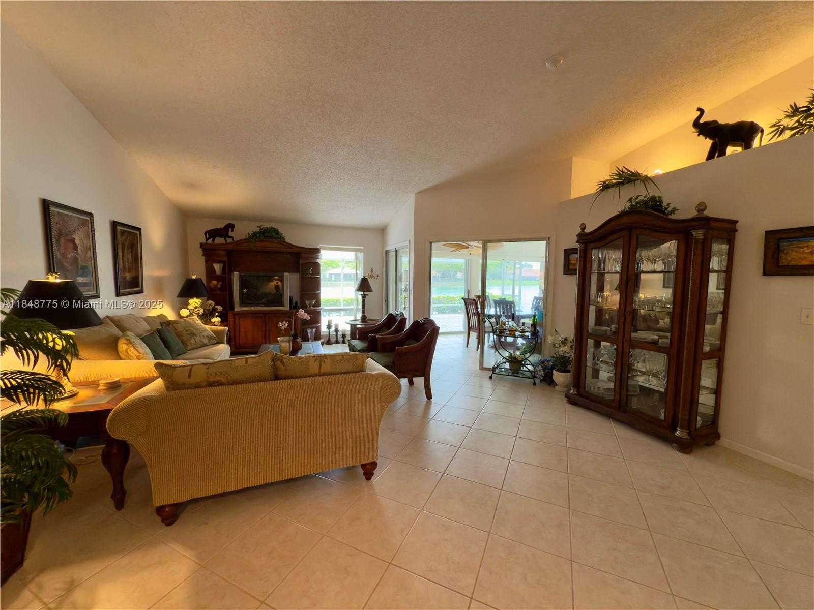 Small Image of 645 SOUTH EAST 25TH LN, Homestead Number 6