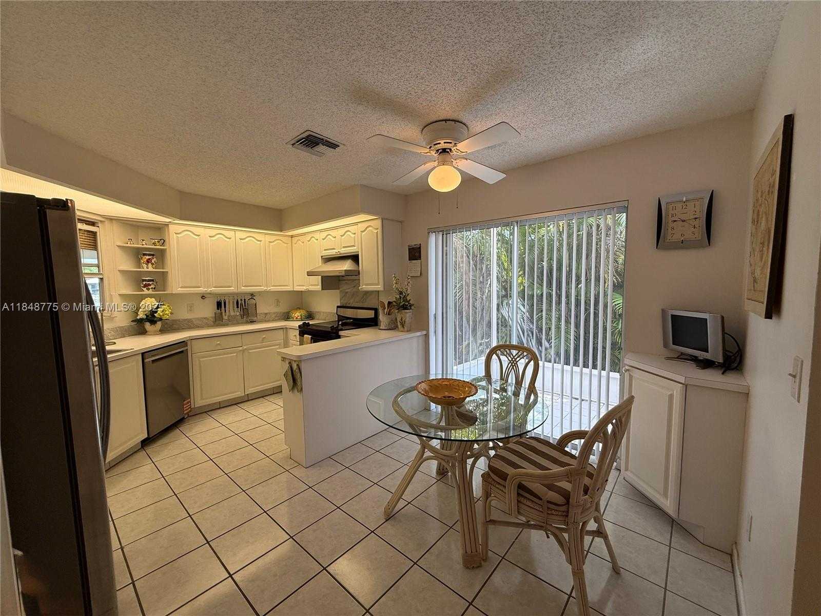 Small Image of 645 SOUTH EAST 25TH LN, Homestead Number 8