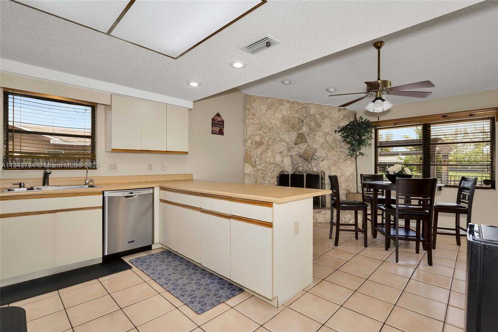 Small Image of 7921 NORTH WEST 90TH AVE, Tamarac Number 16