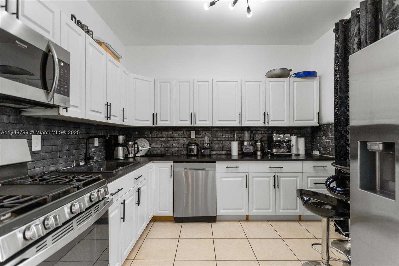 Small Image of 1623 MAYO ST, Hollywood Number 11
