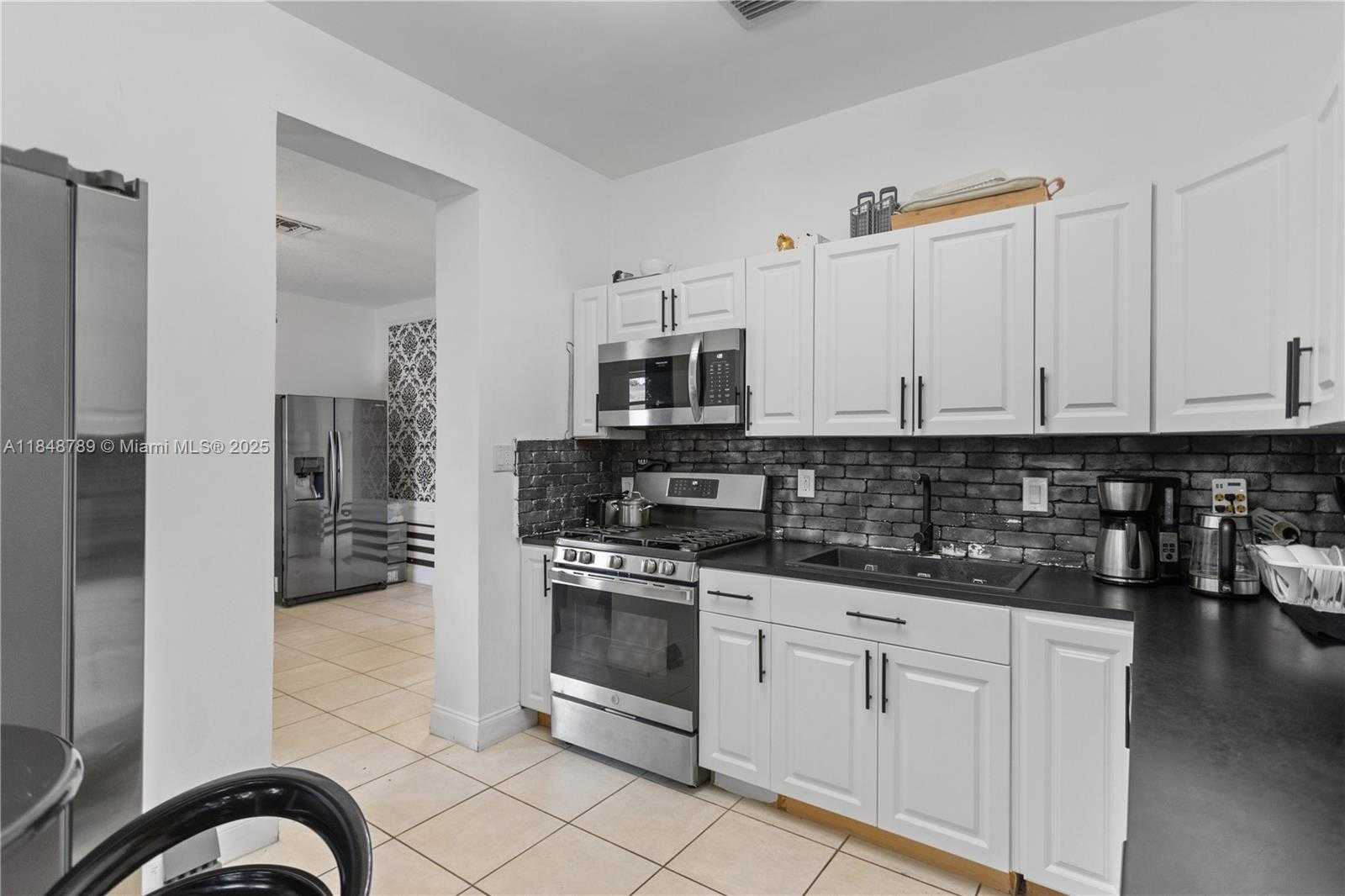 Small Image of 1623 MAYO ST, Hollywood Number 12