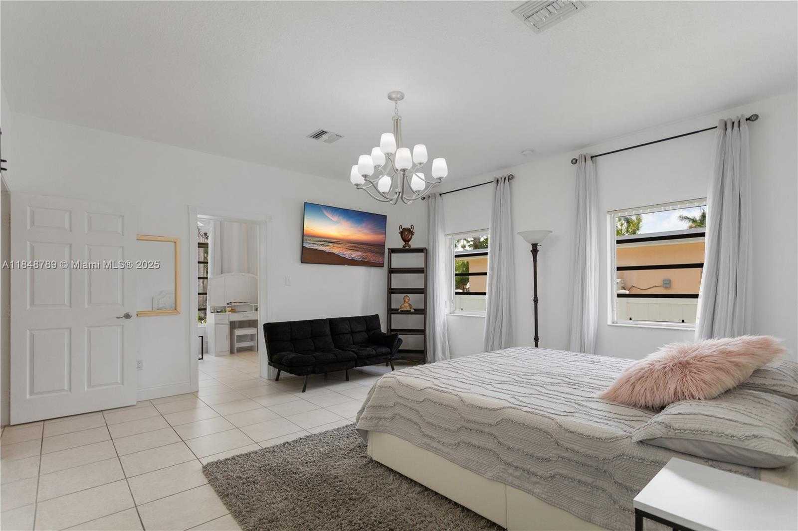 Small Image of 1623 MAYO ST, Hollywood Number 29