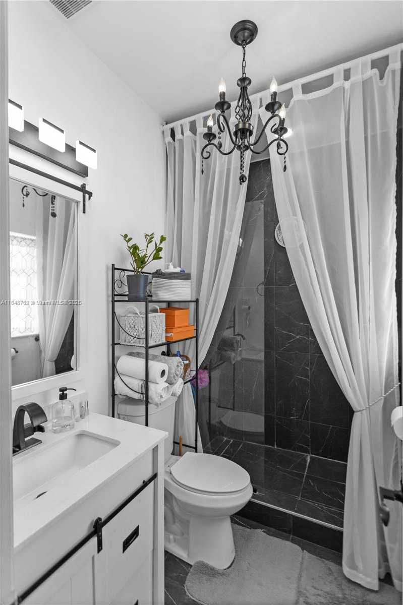 Small Image of 1623 MAYO ST, Hollywood Number 36
