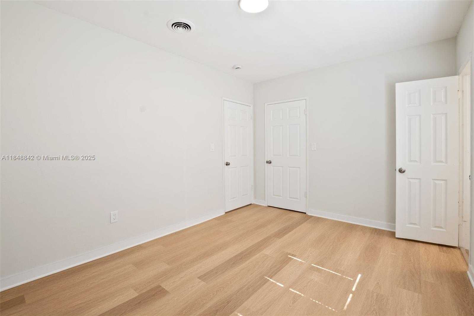 Small Image of 410 NORTH EAST 172ND ST, North Miami Beach Number 10