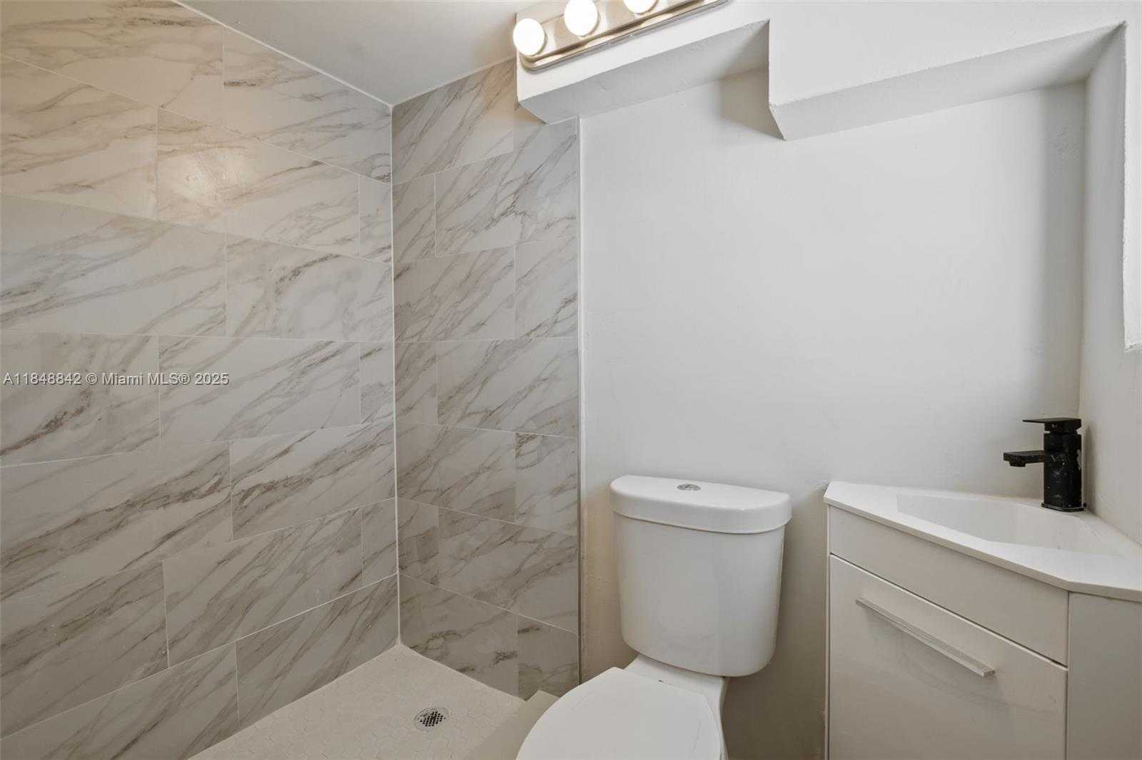 Small Image of 410 NORTH EAST 172ND ST, North Miami Beach Number 13