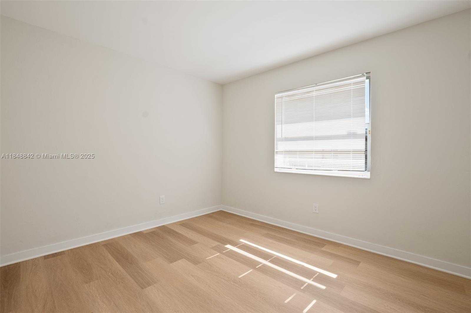 Small Image of 410 NORTH EAST 172ND ST, North Miami Beach Number 14