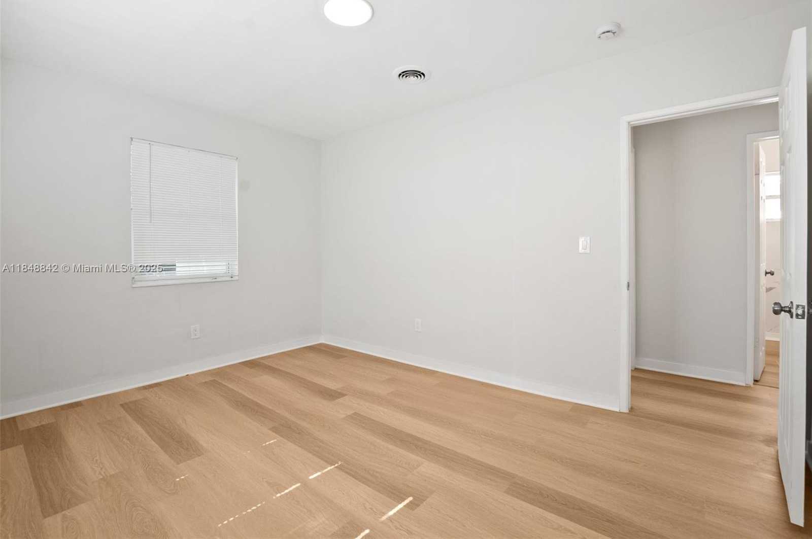 Small Image of 410 NORTH EAST 172ND ST, North Miami Beach Number 15