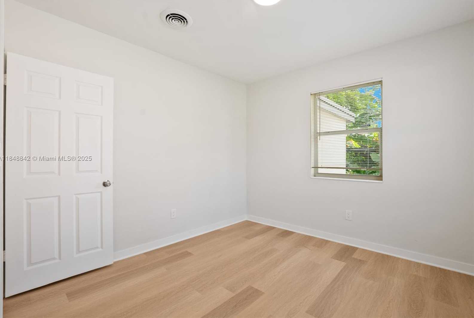 Small Image of 410 NORTH EAST 172ND ST, North Miami Beach Number 16