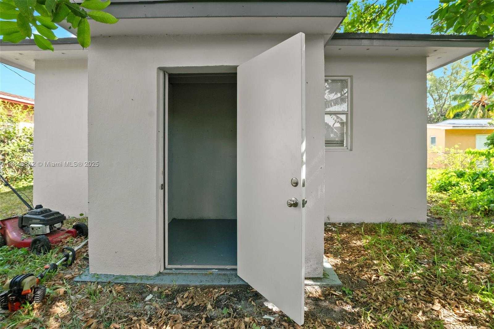 Small Image of 410 NORTH EAST 172ND ST, North Miami Beach Number 21