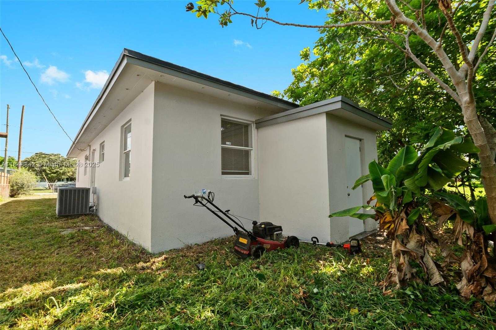 Small Image of 410 NORTH EAST 172ND ST, North Miami Beach Number 22