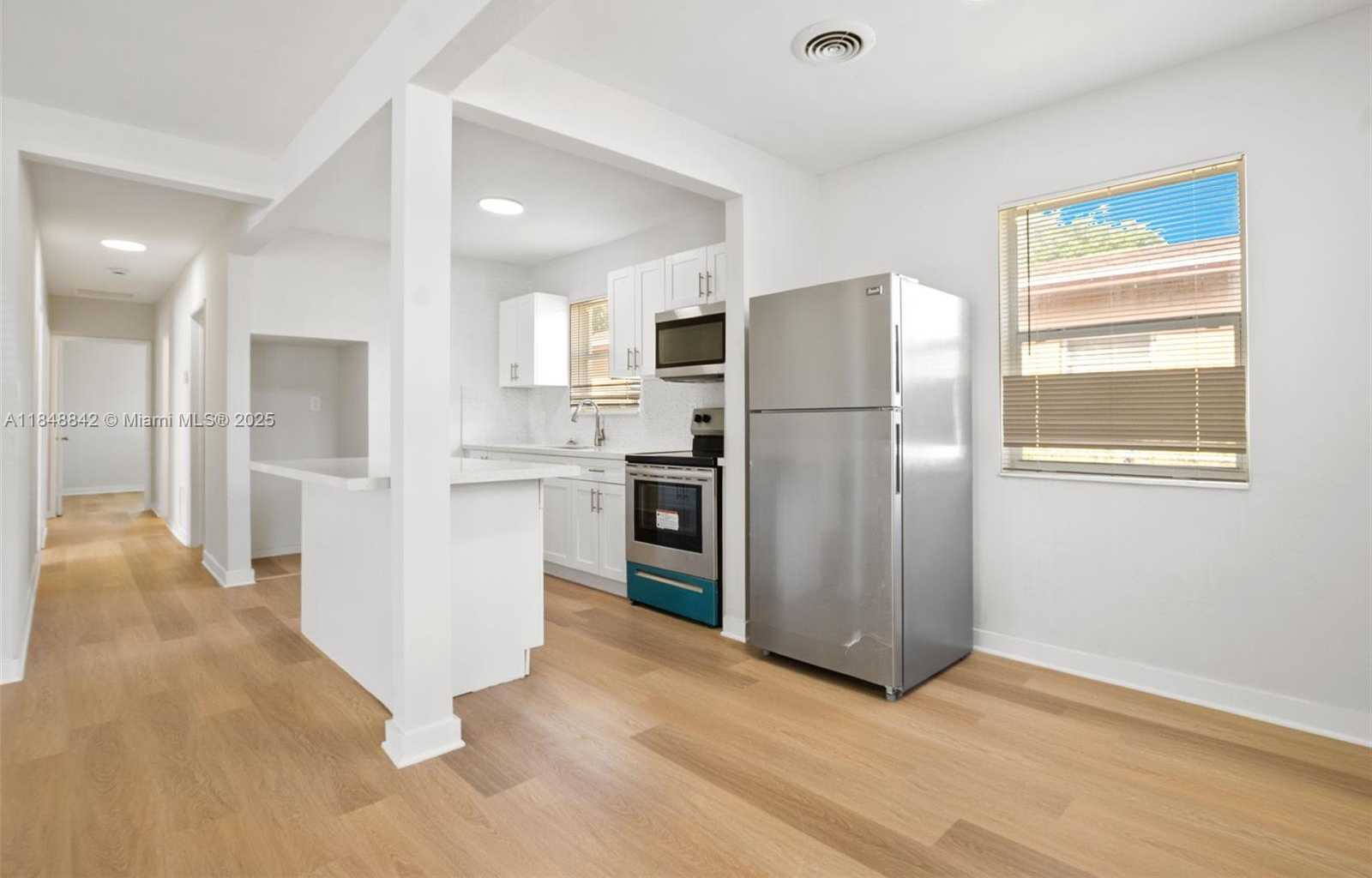 Small Image of 410 NORTH EAST 172ND ST, North Miami Beach Number 4