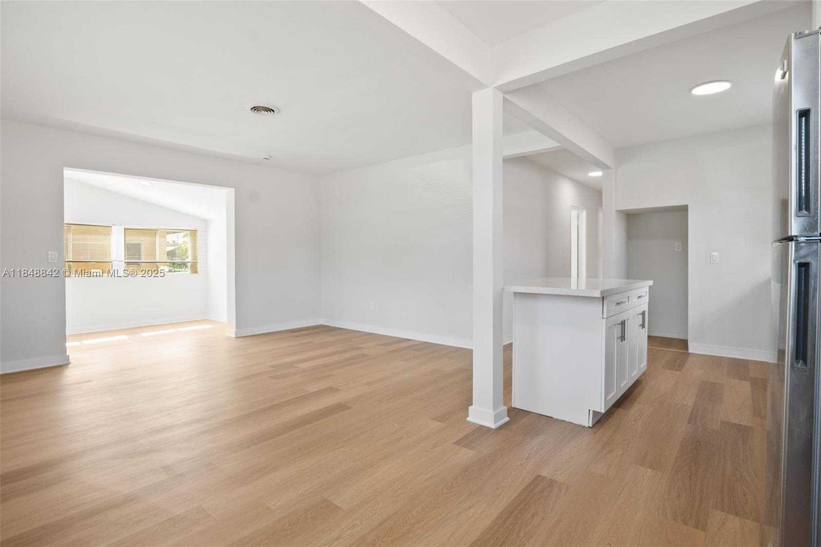 Small Image of 410 NORTH EAST 172ND ST, North Miami Beach Number 6