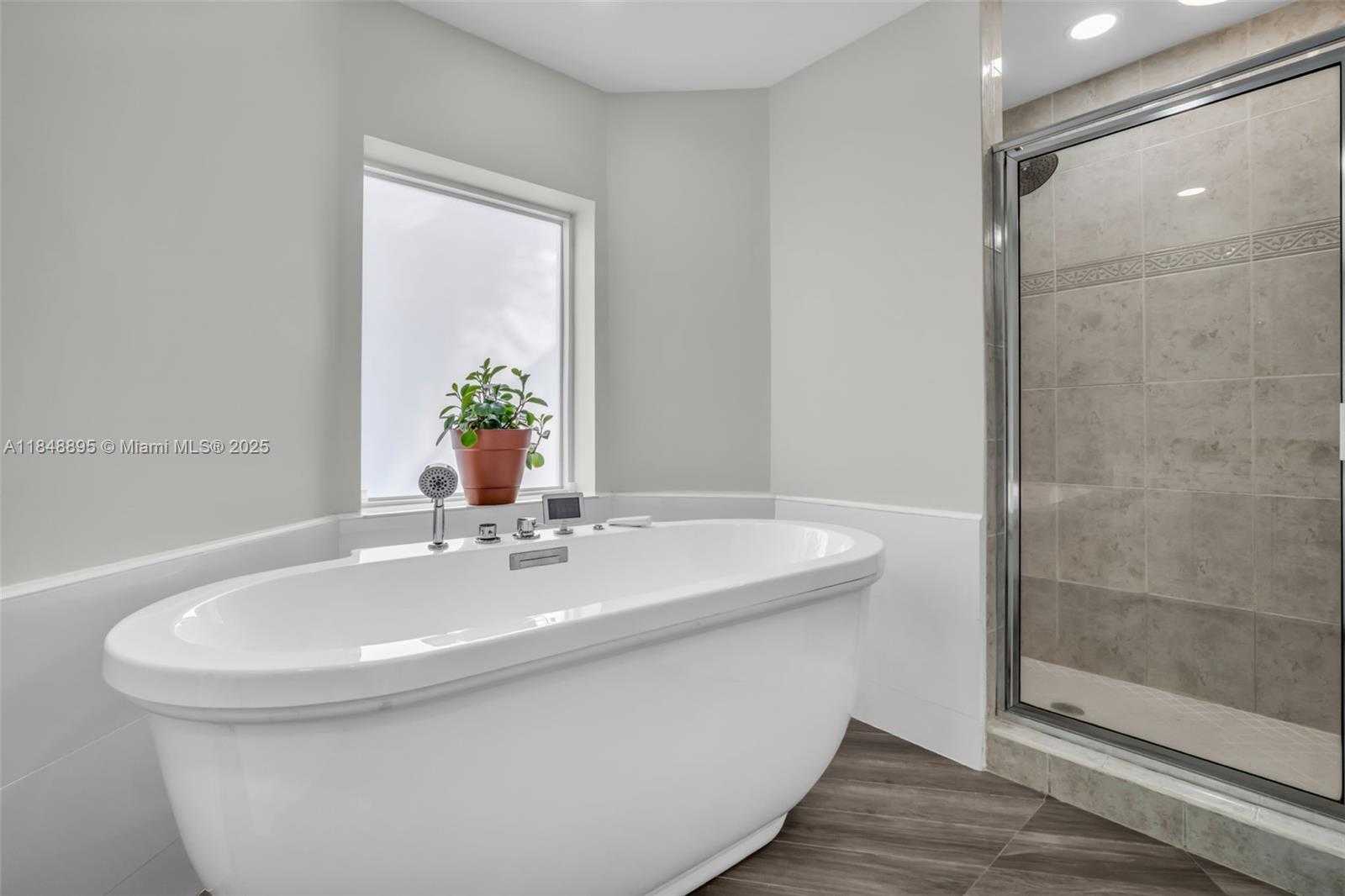 Small Image of 3156 NORTH EAST 212TH TER, Aventura Number 27