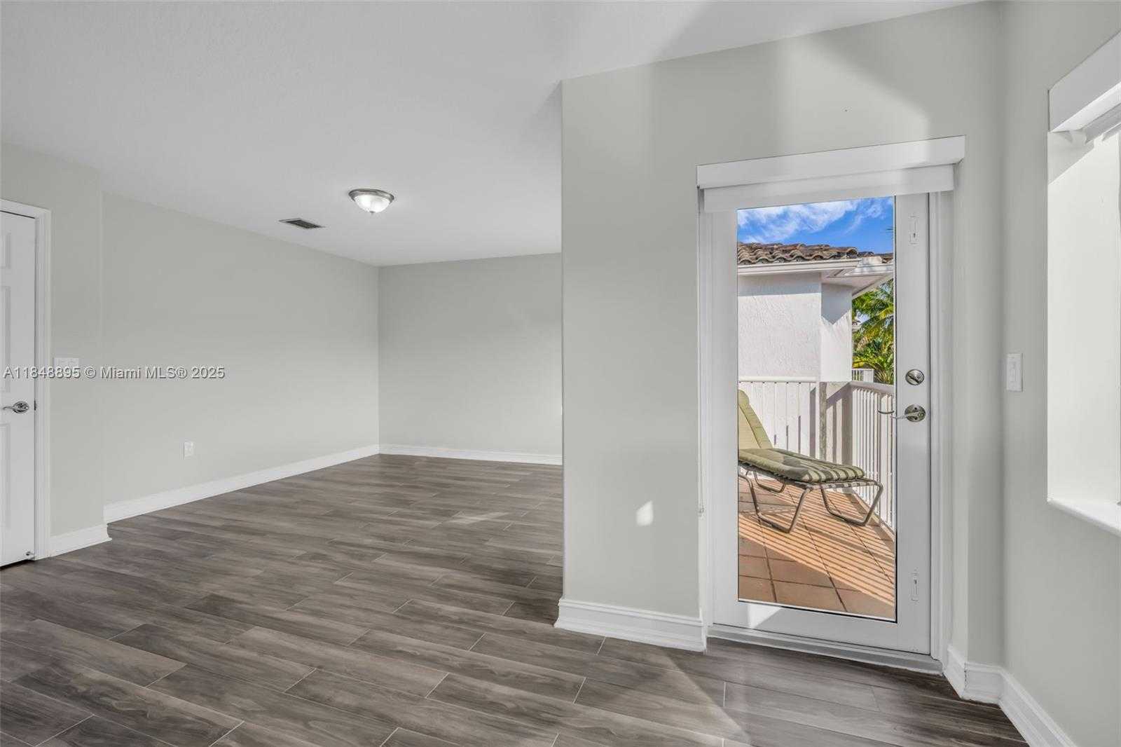 Small Image of 3156 NORTH EAST 212TH TER, Aventura Number 31