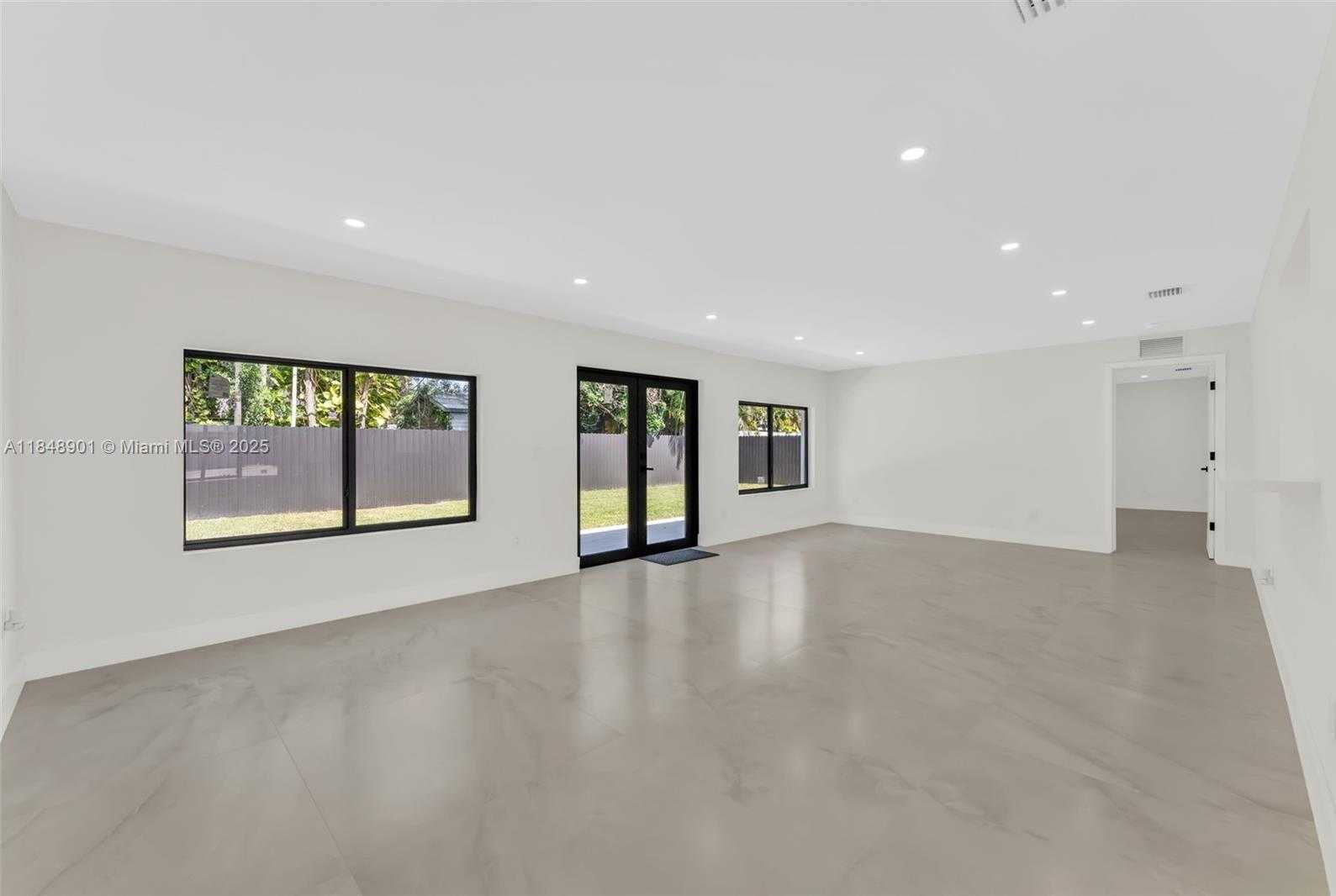 Small Image of 7993 WEST 18TH LN, Hialeah Number 10