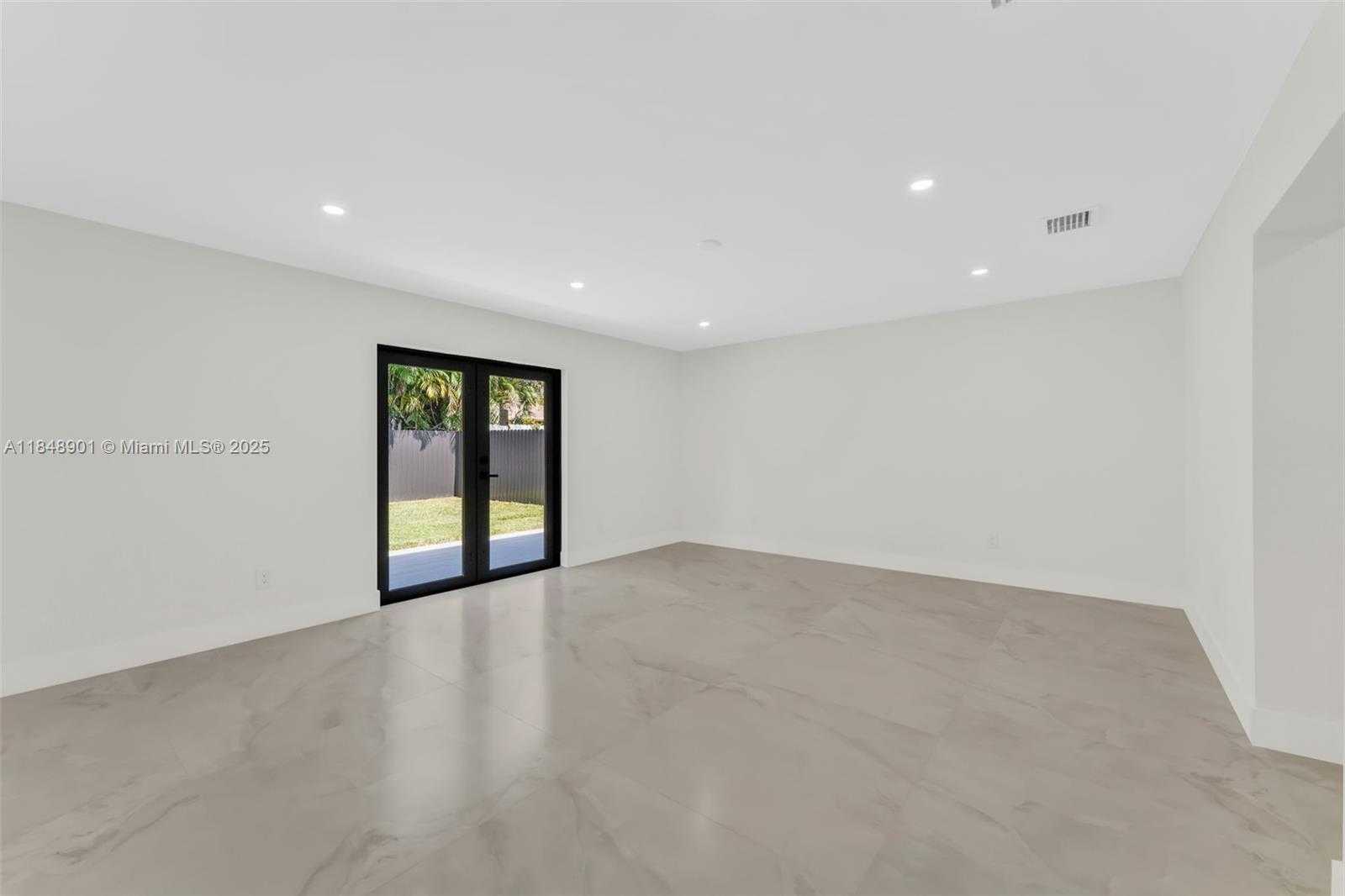 Small Image of 7993 WEST 18TH LN, Hialeah Number 14