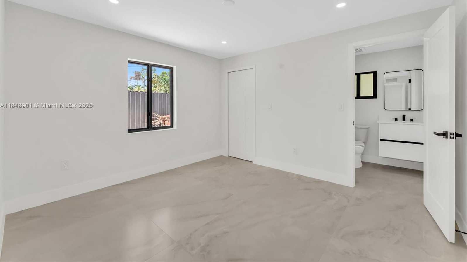 Small Image of 7993 WEST 18TH LN, Hialeah Number 22