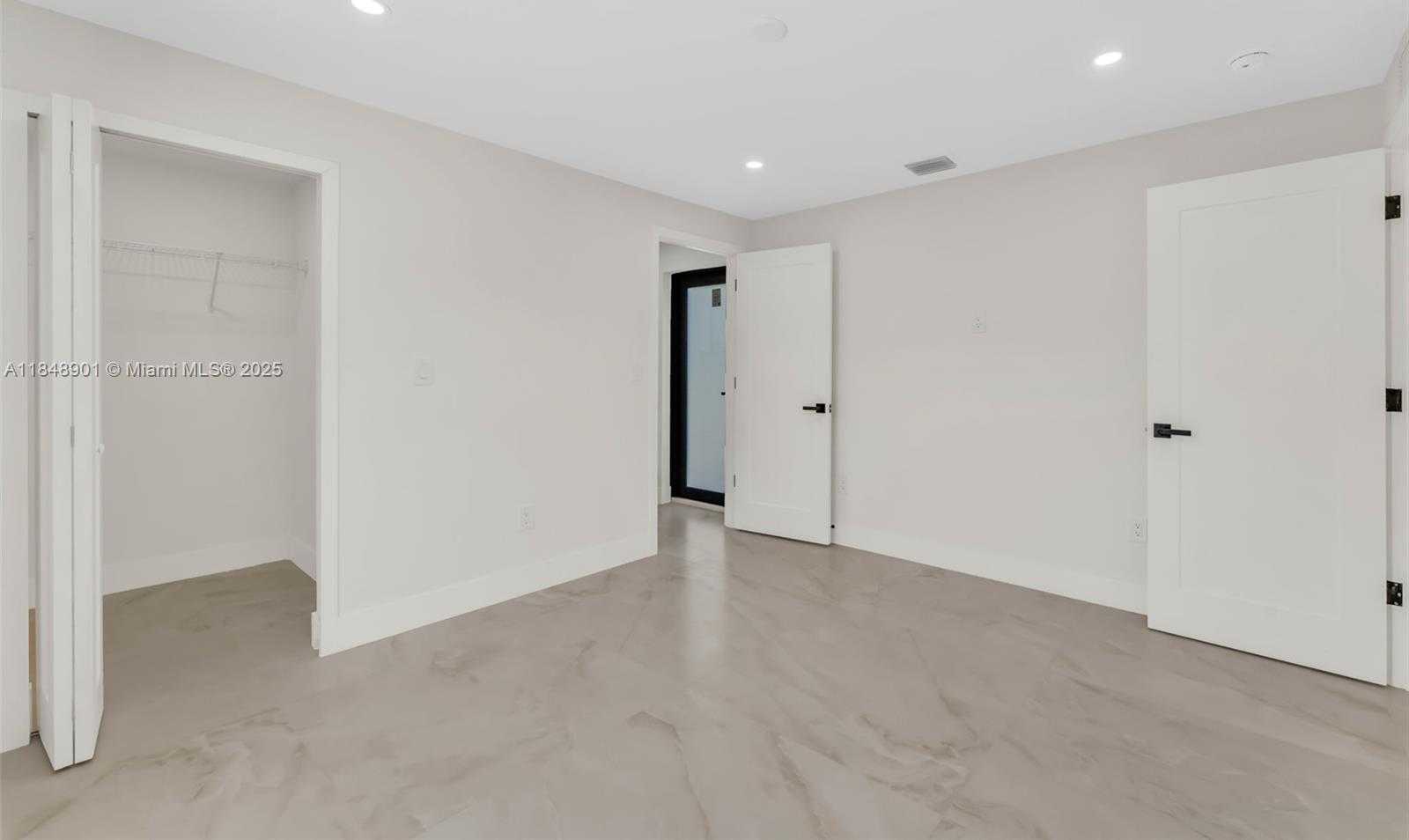 Small Image of 7993 WEST 18TH LN, Hialeah Number 24