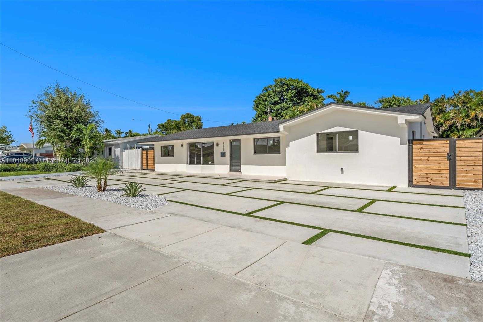 Small Image of 7993 WEST 18TH LN, Hialeah Number 37