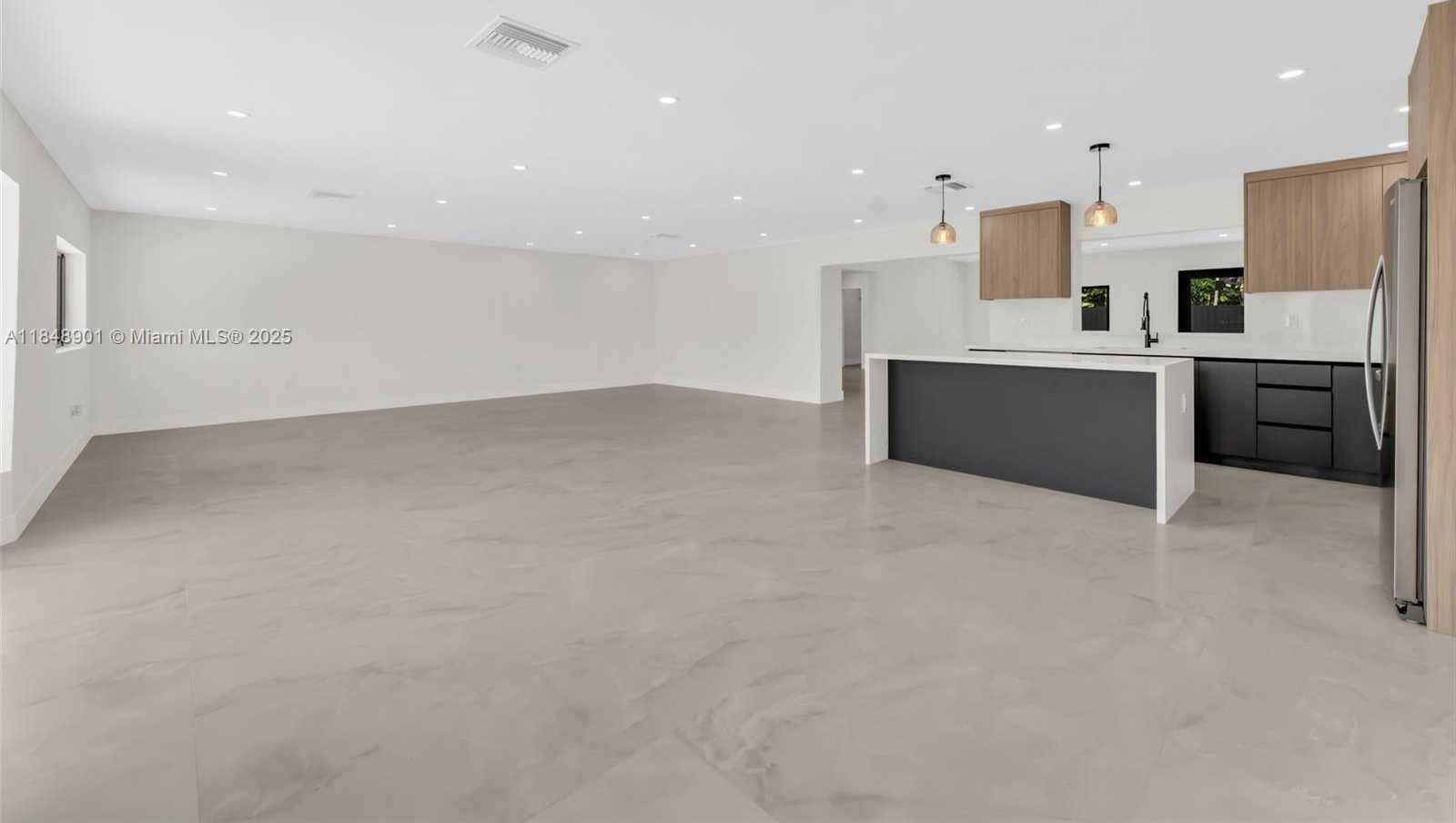 Small Image of 7993 WEST 18TH LN, Hialeah Number 5