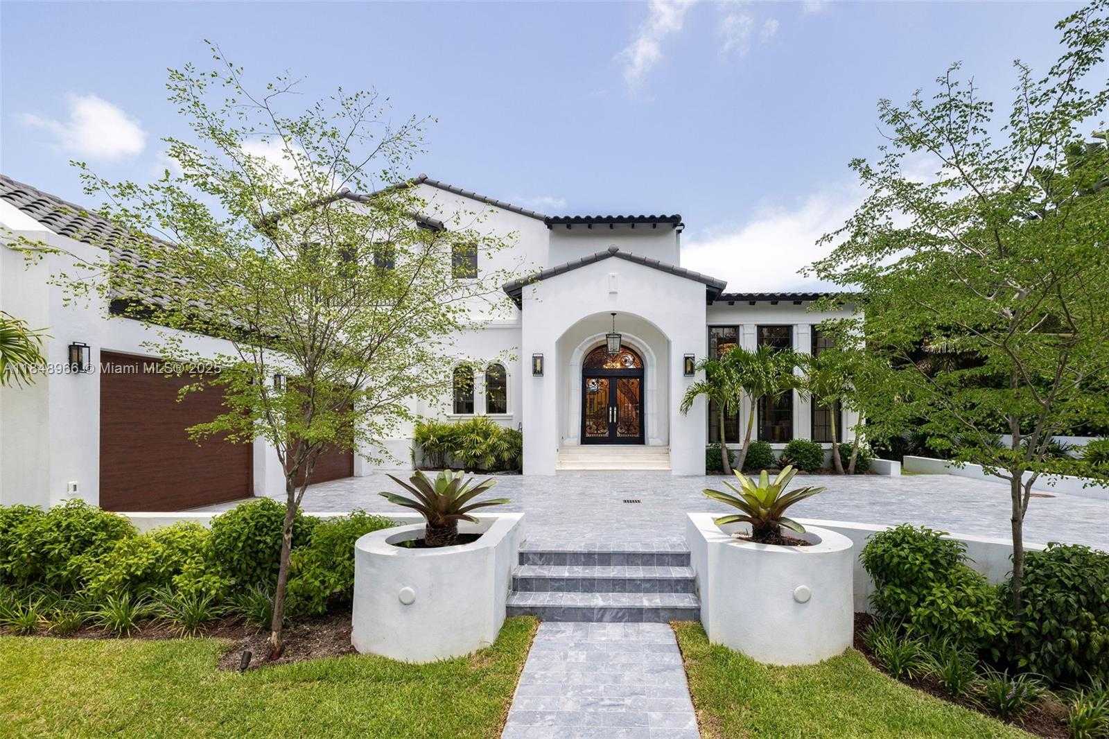Small Image of 2321 NORTH BAY RD, Miami Beach Number 3