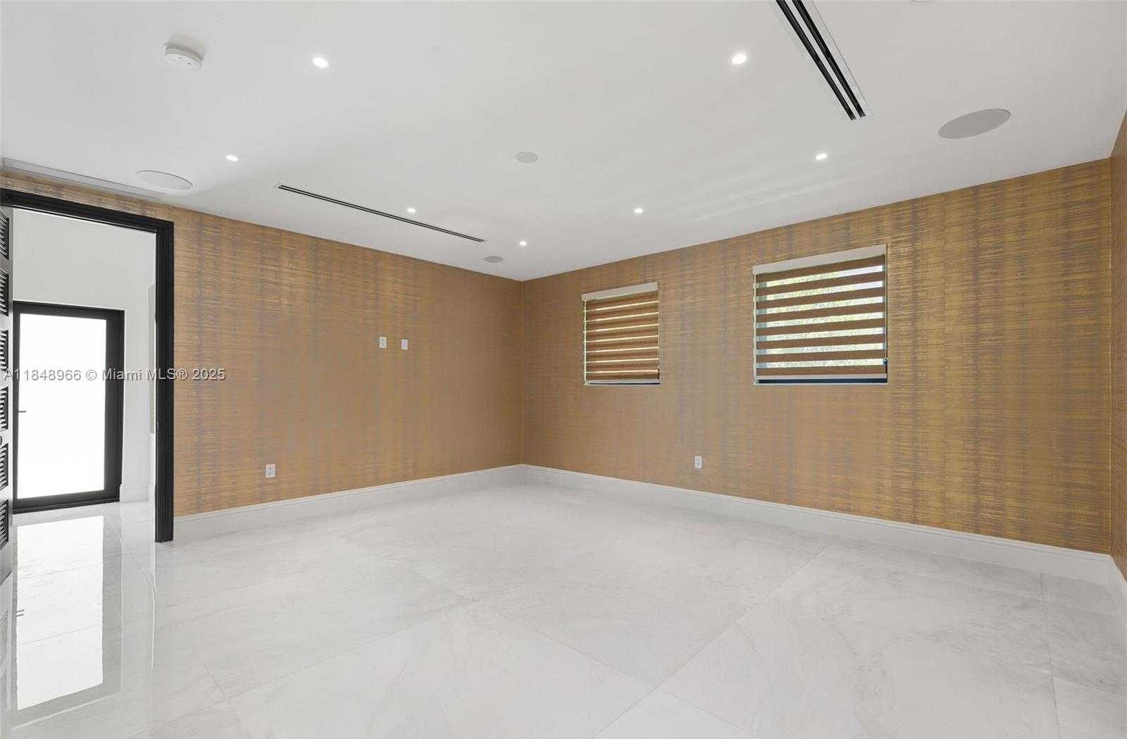 Small Image of 2321 NORTH BAY RD, Miami Beach Number 37