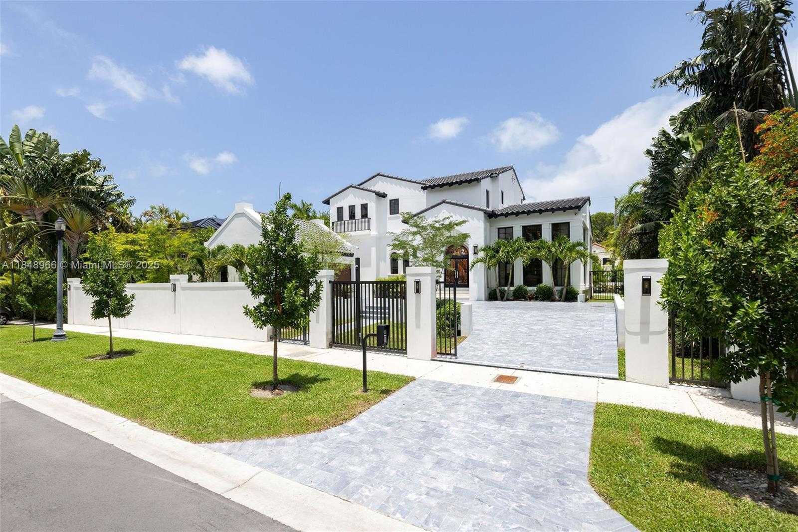 Small Image of 2321 NORTH BAY RD, Miami Beach Number 4
