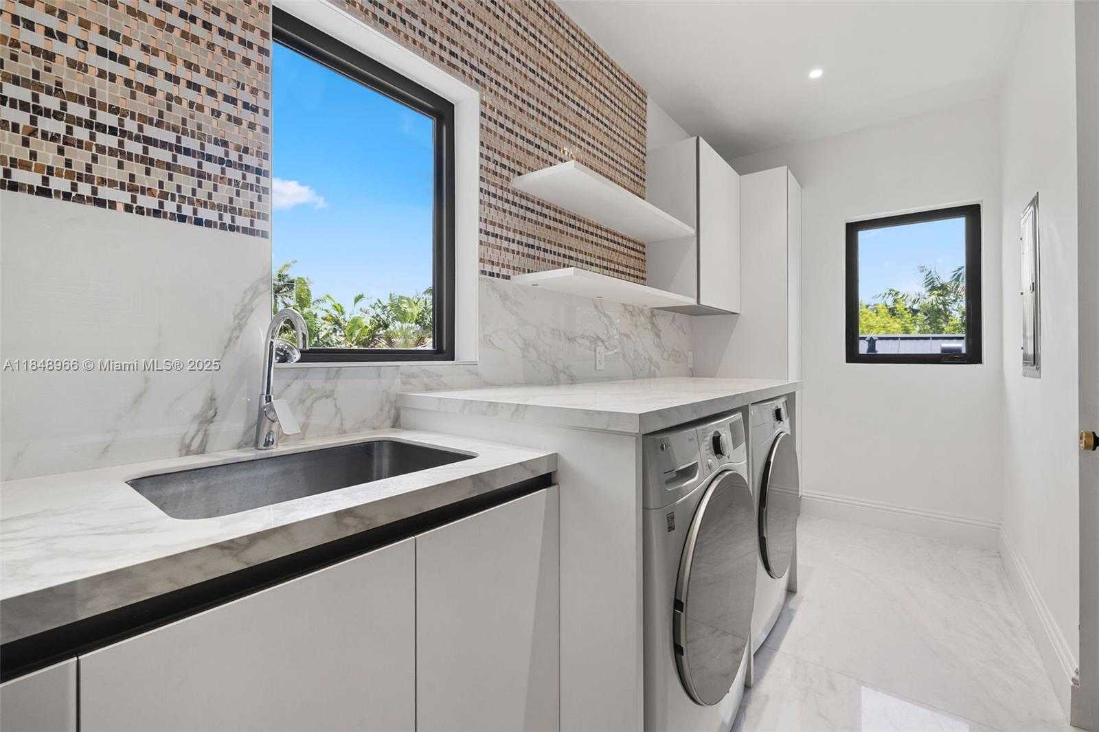 Small Image of 2321 NORTH BAY RD, Miami Beach Number 59