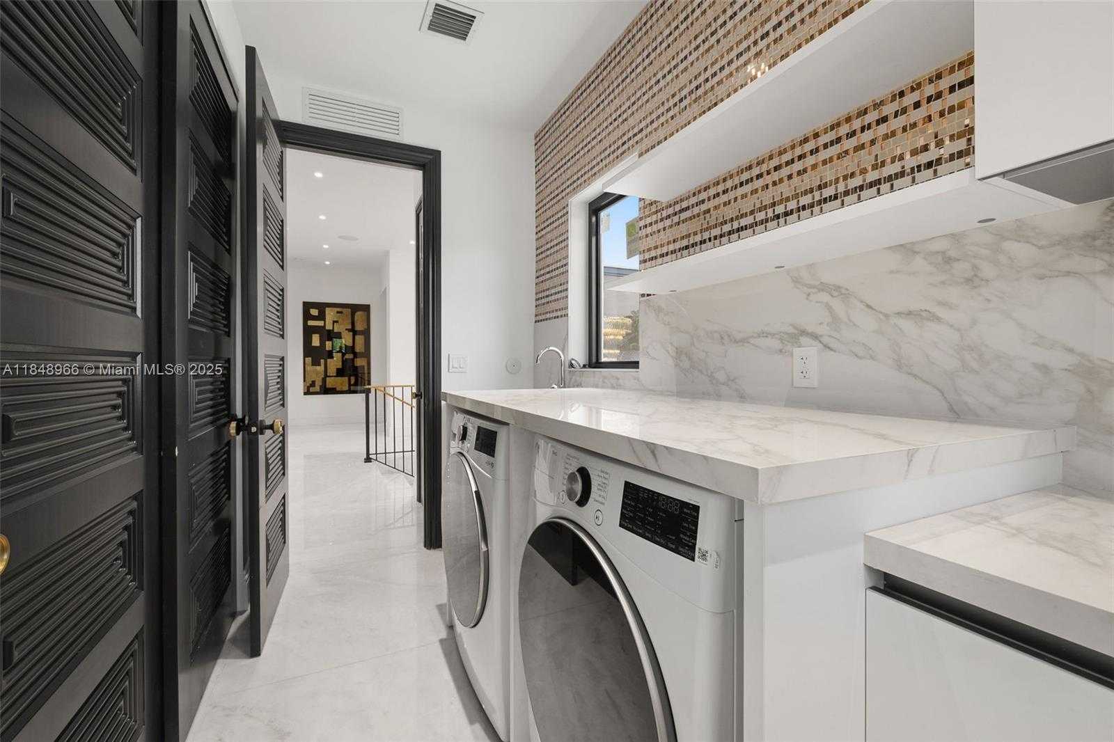 Small Image of 2321 NORTH BAY RD, Miami Beach Number 60