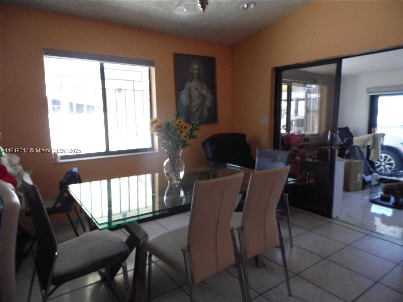 Small Image of 1695 WEST 6TH AVE, Hialeah Number 4