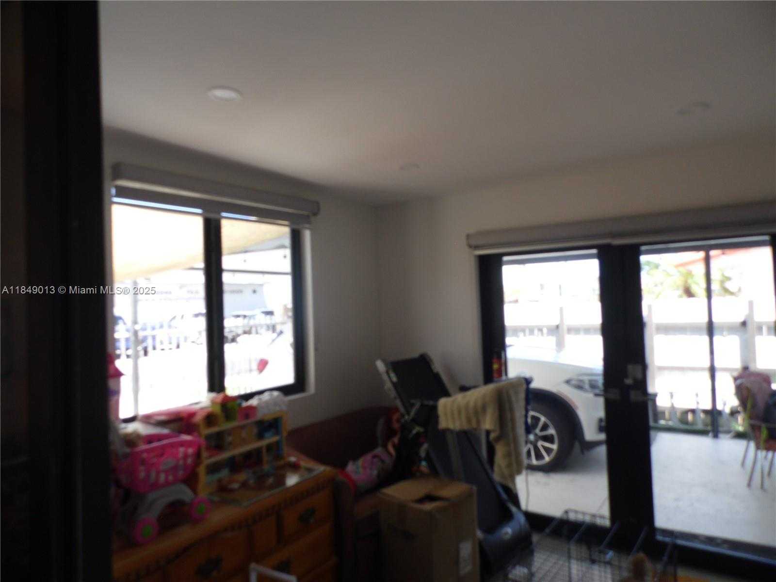 Small Image of 1695 WEST 6TH AVE, Hialeah Number 5